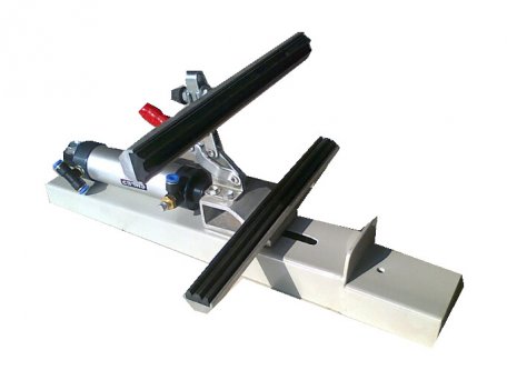 Flat embossing machine features